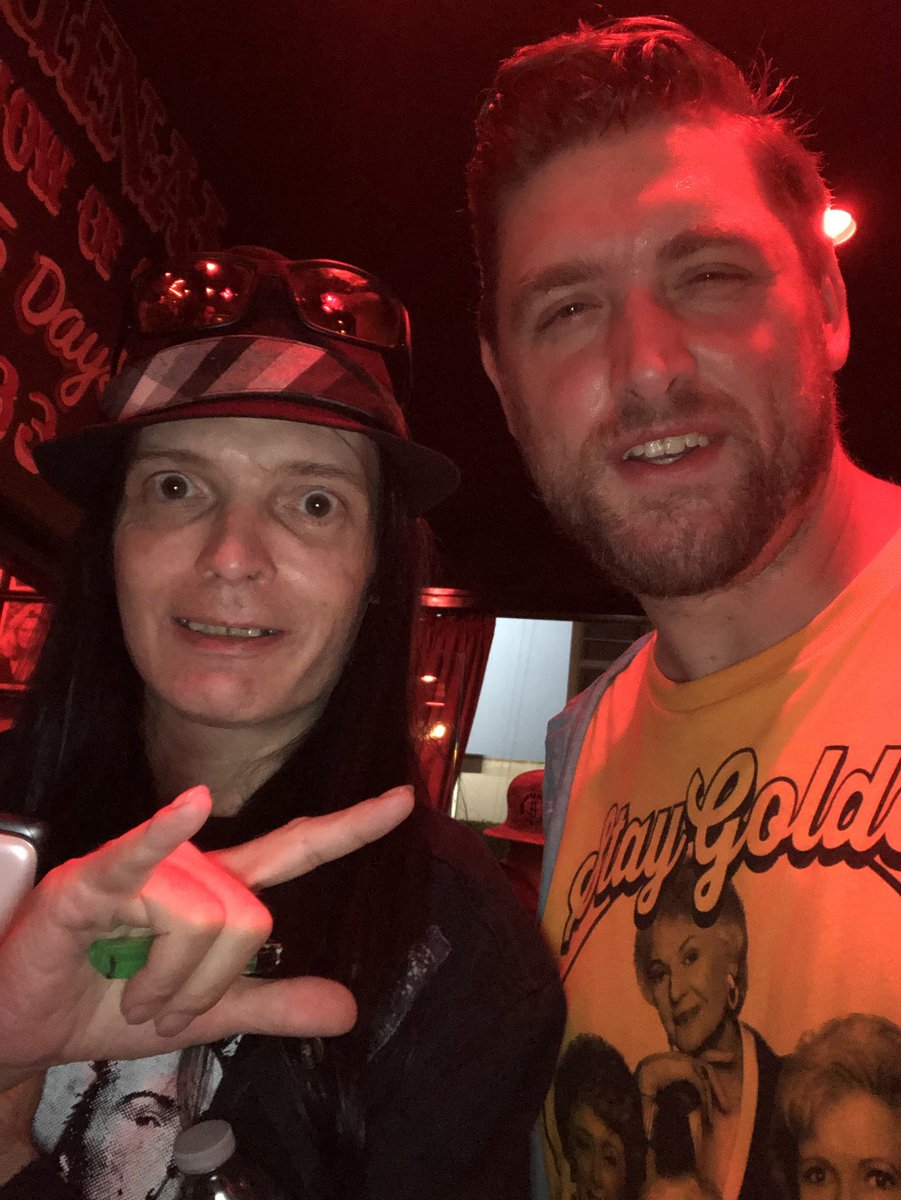 RobTcomedy's tweet image. Met the @KILLTONY legend himself! #ichobod #rocks #vegas #divebar #comedystore