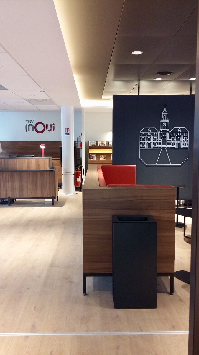 Bertrand_Lamour's tweet photo. Fier du nouveau Salon #TGVINOUI de Rennes qui ouvre aujourd’hui! Confortable, connecté, avec une super relation client grâce aux équipes de @ChristelPujol et @LaureSelle, tout a été fait pour donner envie à nos clients les + fidèles d’en profiter @DansLeTGV #GrandVoyageur https://t.co/WZB11CgmmW