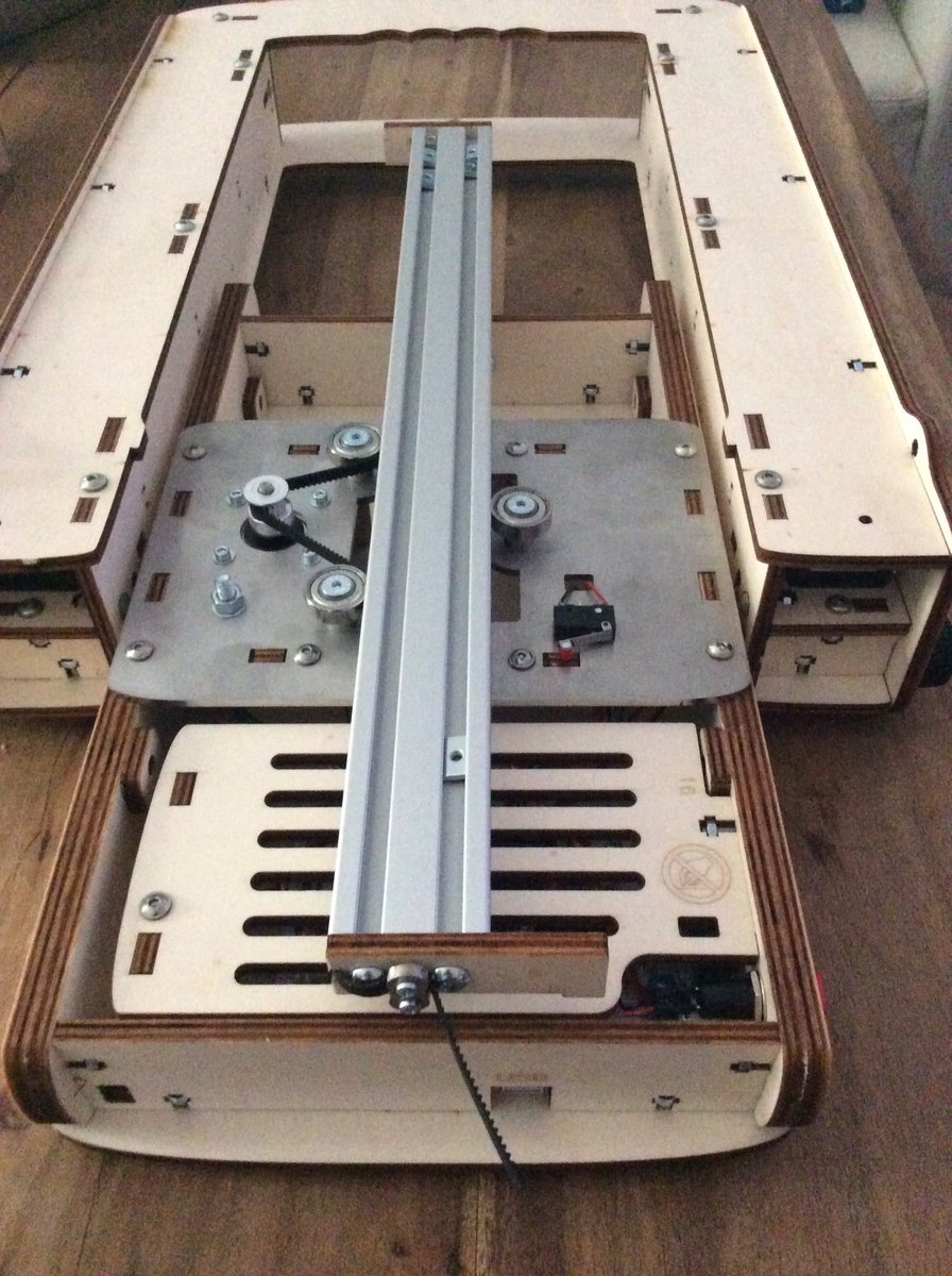 Imprimantes3D's tweet image. [Live Tweet MiniCut2d+] Fin du montage du plateau  

Voilà la #minicut2d+ est montée et on va passer à la calibration de la machine

Au final : pas un fil qui dépasse 👍👏

#maker #cncfab @elcp72 @MiniCut2d