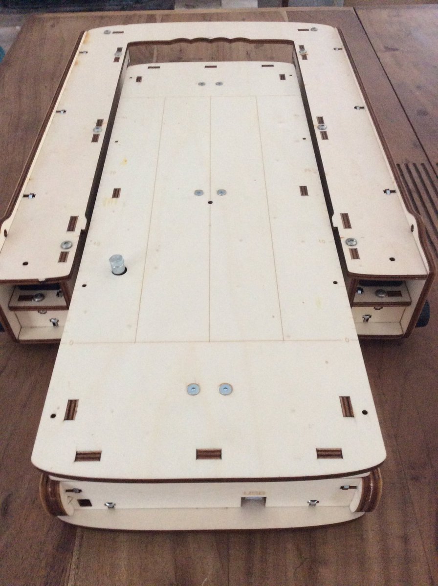 Imprimantes3D's tweet image. [Live Tweet MiniCut2d+] Fin du montage du plateau  

Voilà la #minicut2d+ est montée et on va passer à la calibration de la machine

Au final : pas un fil qui dépasse 👍👏

#maker #cncfab @elcp72 @MiniCut2d