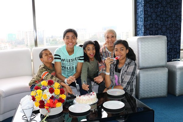 ZurielOduwole's tweet photo. The cool @FourPointsNBO people had a nice surprise birthday moment for me, and my family too here in Nairobi - KENYA. So nice. Cake was Delicioussssssssssssss 🥧🍸🥮I wish you all were here 🤣😊😋 https://t.co/0YLsL9u1l1