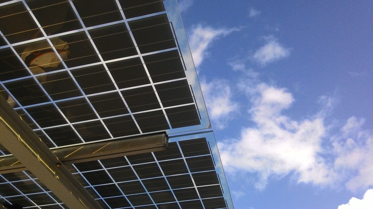 I Squared Capital (@isquaredcapital) on Twitter photo Le saviez-vous ?  
En 90 minutes, un nombre suffisant de rayons du Soleil frappe la Terre pour la fournir en énergie pendant un an. (Via <a href="/lemondefr/">Le Monde</a> ) Le saviez-vous ?  
En 90 minutes, un nombre suffisant de rayons du Soleil frappe la Terre pour la fournir en énergie pendant un an. (Via <a href="/lemondefr/">Le Monde</a> )