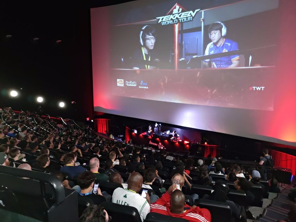 ZOWIEConsole's tweet photo. We were glad to get in touch with more fighters at VSF from all  different games, countries and especially UK. More and more major  tournaments adapt our monitors to assure a professional head-to-head  &amp; lag free setup for perfect competition. https://t.co/KRoUUqBnnk