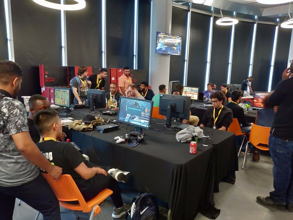ZOWIEConsole's tweet photo. We were glad to get in touch with more fighters at VSF from all  different games, countries and especially UK. More and more major  tournaments adapt our monitors to assure a professional head-to-head  &amp; lag free setup for perfect competition. https://t.co/KRoUUqBnnk