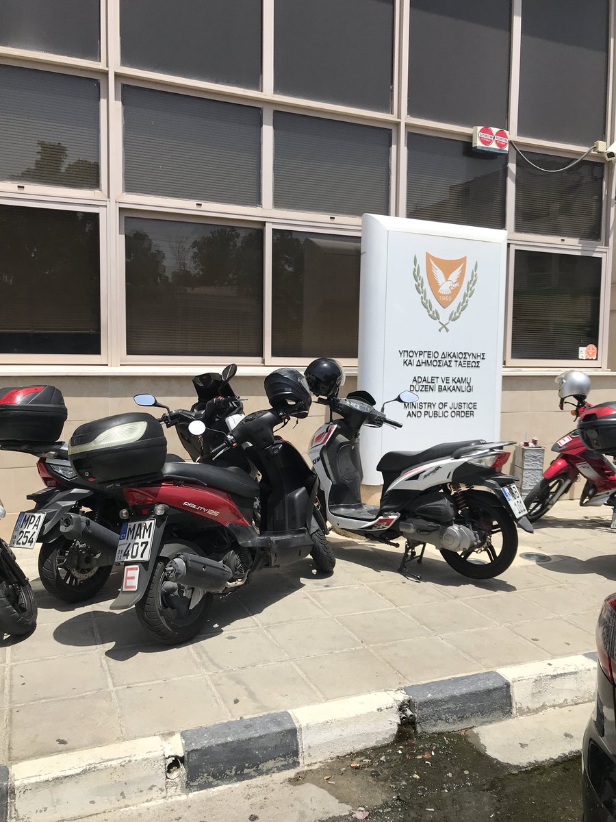 PKythreotou's tweet photo. Πεζοδρόμιο Υπουργείου Δικαιοσύνης! Τα λόγια είναι περιττά! @MJPO_INicolaou @ZACHARIASCHRYS2 https://t.co/2mumiZu74r