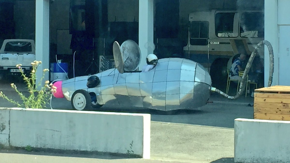 Juju_LaNantaise's tweet photo. À #nantes il y a des #voitures bizarres 🤔🤣! #souris #mousecar https://t.co/6EFG36QnMa