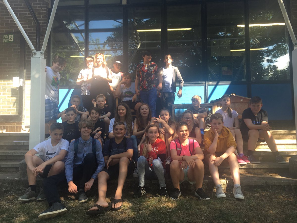 Mrs_RobertsonRO's tweet photo. 7NY summer party 🎉🎉🎉 I’m going to miss these minions over the holidays @praisesaltash #proudtutor #besttutorgroup #team7NY https://t.co/BznfukXCu3