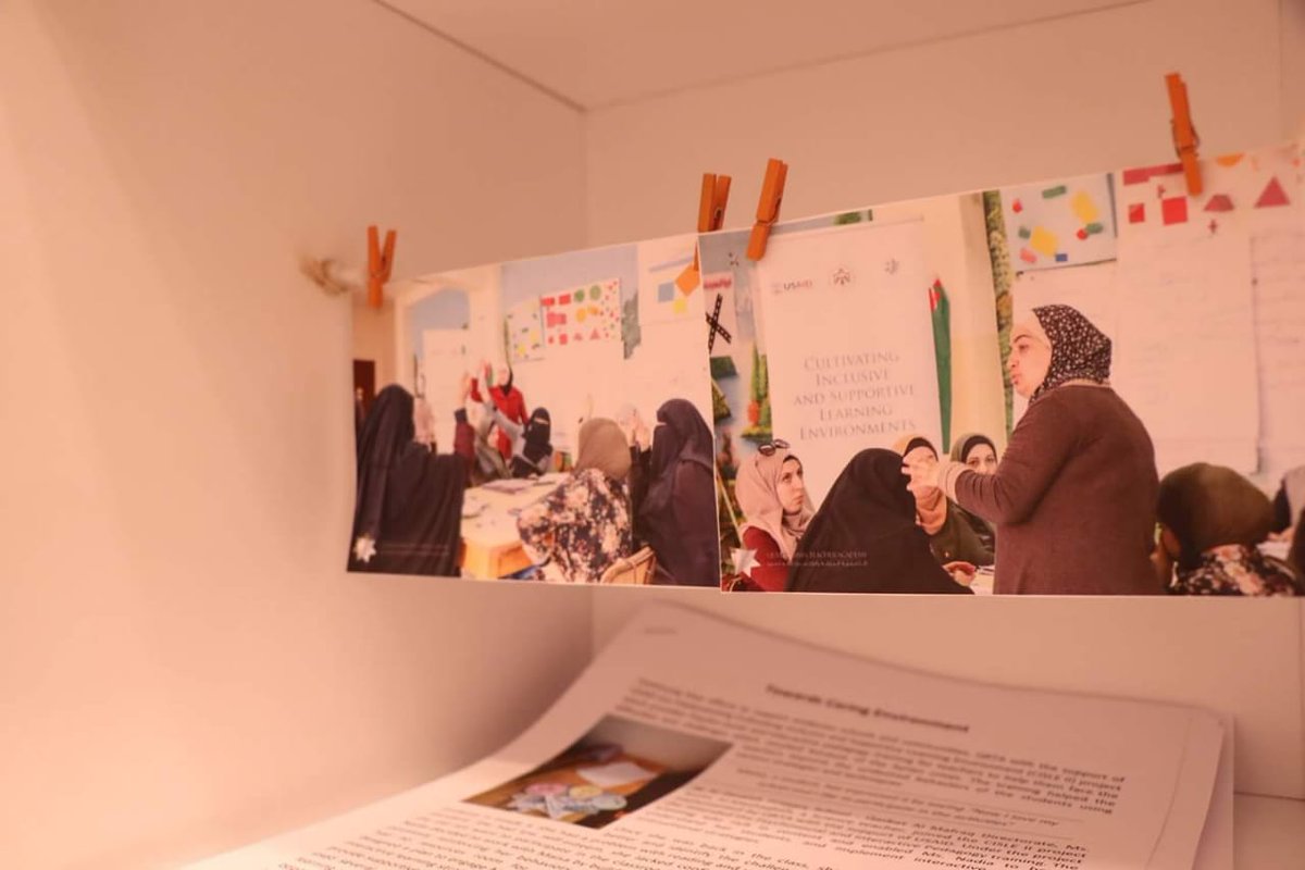 QRTAJO's tweet photo. شاركت أكاديمية الملكة رانيا لتدريب المعلمين في معرض "المؤتمر السنوي للمتابعة والتقييم والتعلم" الذي ينظمه مشروع "دعم المتابعة والتقييم MESP" بصفتها شريكًا منفذًا لبرنامج "بناء بيئة تعلم داعمة وشاملة في المدارس الحكومية"
@USAIDJordan https://t.co/UvDOjlrIVW
