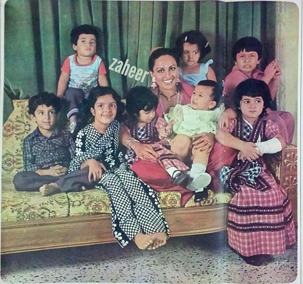 yupptvindia's tweet photo. #ThrowbackTuesday: A childhood throwback photo of @iHrithik, @TusshKapoor , Sunaina Roshan, Rinky Khanna, Ahlam, @ektaravikapoor, Shadab Khan and @mrsfunnybones is going viral on the internet 😍😍❤🙂 https://t.co/ysCX1BMxd6