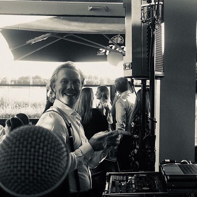 joepvanweert's tweet photo. @bonzootje Caught me in the act! Singer / DJ U.P. With @deheldencoverband . .
.
.
.
.
.
.
.
#singer #dj #wedding #weddingband #djup #request #coverband #weddingband #performer #gig #stage #lovebeingonstage #backstage #caughtintheact #paparazzi #blackandw… https://t.co/DfEpVjQWN8 https://t.co/08xyKPsxr2
