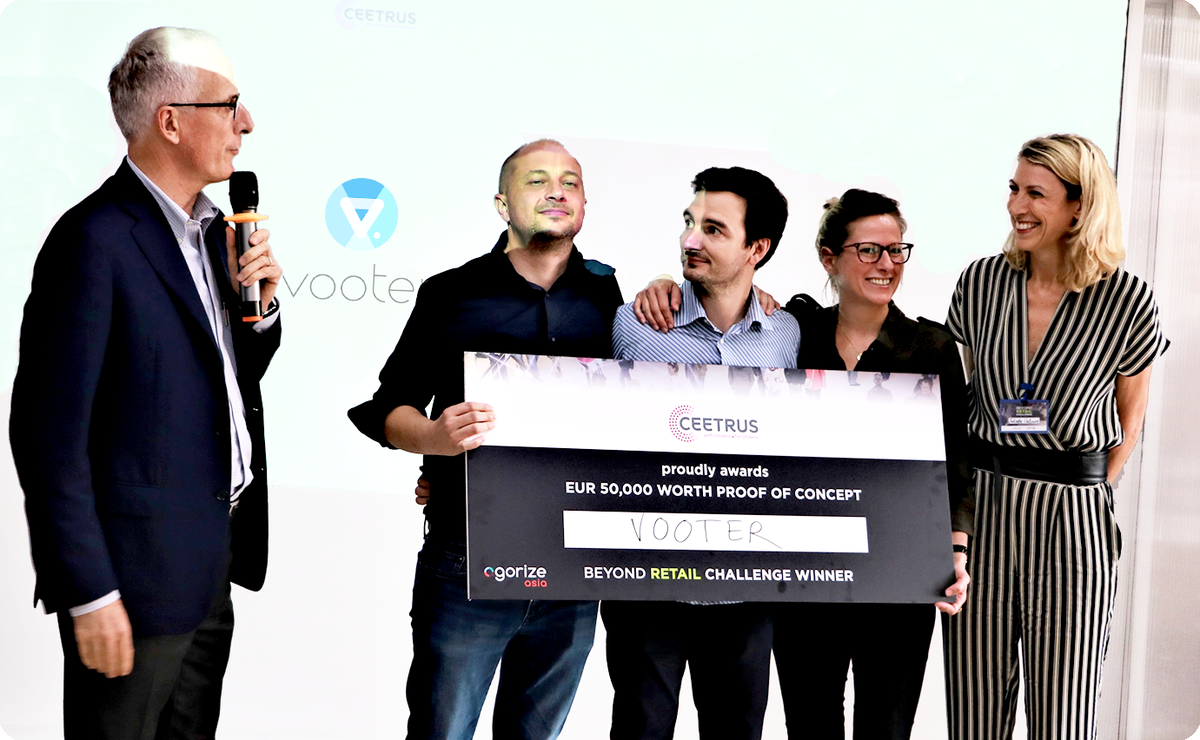ESSCA_Ecole's tweet photo. [#Entrepreneuriat] @vooter_world primée au Challenge #BeyondRetail de @CEETRUS_Corp pour réinventer l'expérience client ! Une start-up incubée à l'ESSCA 🎉 https://t.co/Wu4RUzi94U https://t.co/jtakWvbxkl
