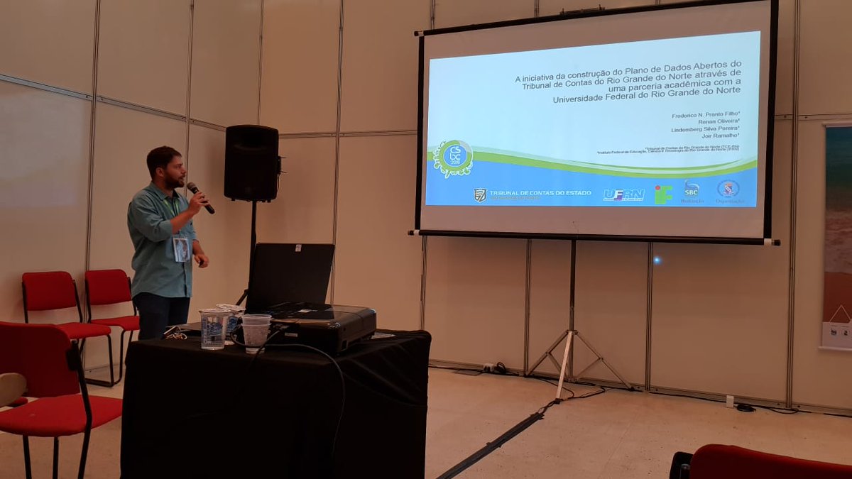 fredericopranto's tweet photo. Apresentando o artigo: "A iniciativa da construção do Plano de Dados Abertos do Tribunal de Contas do Rio Grande do Norte através de parceria acadêmica com a Universidade Federal do Rio Grande do Norte"
#wtrans #csbc #csbc2018 #dadosabertos #tcern #transparencia #governoaberto https://t.co/G5Ah2JCkDJ