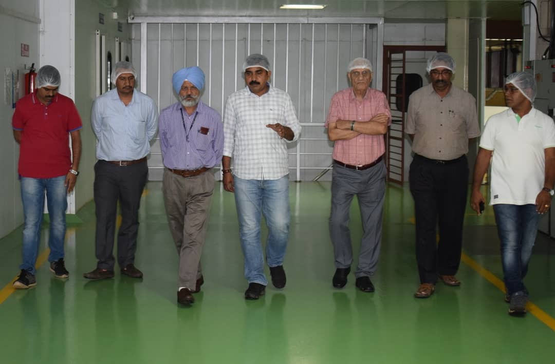 SahyadriFarms's tweet photo. Nashik and Sahyadri Farms honored by the visit of 3 legends of Indian Agriculture....

> Padmashri. Dr. K. L. Chadha (Ex. Deputy Director General, ICAR New Delhi)

> Dr. W. Dhillon - ADG ( Horticulture) ICAR New Delhi

> Dr. S.D. Sawant - Director NRC Grapes @nrcg https://t.co/6Be44asy5l