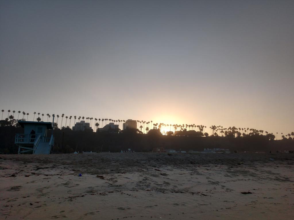 RadRadcliffe's tweet photo. @DTSantaMonica #SaMo #Sunrise #SaMoNews #travelawesome #destinationwedding #destinations #TravelTuesday #Sun #Sand #Sea #Summer #Sightseeing @ExpediaMedia @ExpediaGroup #Expedia @ExpediaUK @expedia_au @ExpediaCA @ExpediaIE @Expedia @expedia_nz @ExpediaAsia #santamonica #sanddollarchronicles @AP https://t.co/QjfHP60TQD