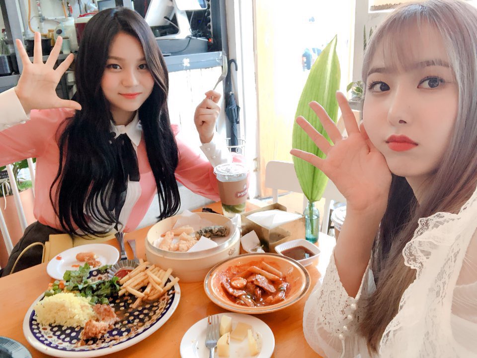 선생님들 두분 다 왤케 예쁘세요??