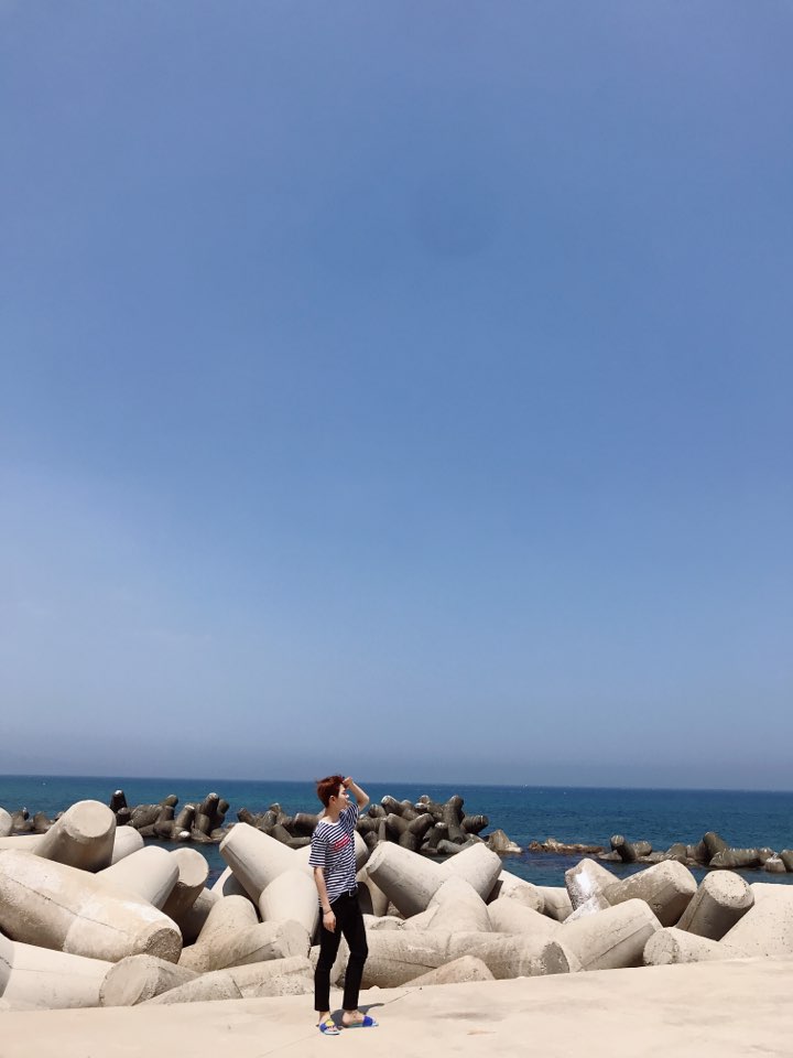 Hi_Goldenness's tweet photo. 날씨완벽 패션완벽 ☀️
얼굴..?? 머리..? 바람..??💨💨🤔😫😡 https://t.co/DRnK6wVUWO