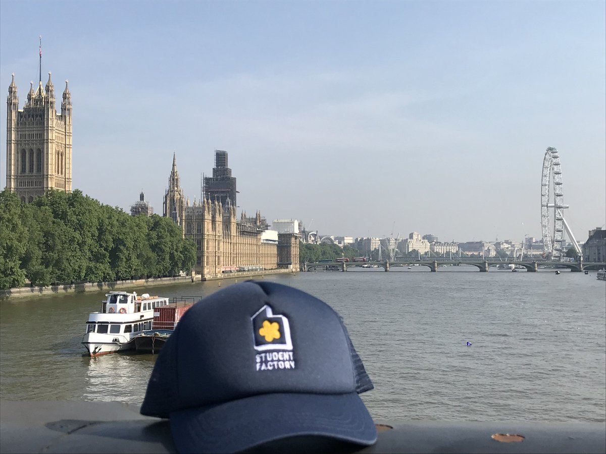 HELLO LONDON 😀👋🇬🇧 Student Factory voyage avec toi 😉 #StudentFactoryTravelsWithYou #world #GB #london #wonderful #queen #prince