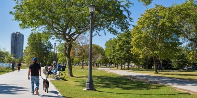 torontolife's tweet photo. If you want the excitement of city living without actually having to live in the city, you’ll love South Etobicoke: https://t.co/G1ayi4EhDK (Brought to you by @Empire_Living) https://t.co/SYQk2jULcu
