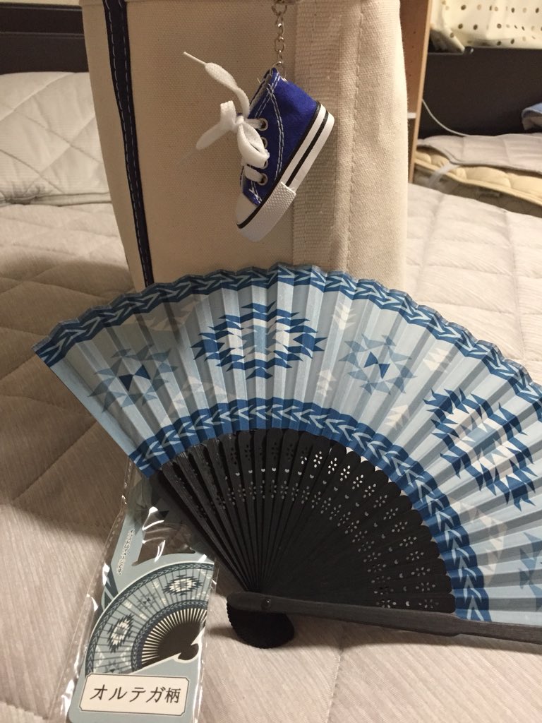 ゆ り Na Twitteru 100円ショップで色々買うものがあったので ウロウロしてたところ ダイソー で春田家のあのキーホルダーと セリアで牧くん柄の扇子をお迎えしました あのキーホルダーは虎の牧ーホルダーが届く前に付けさせていただきますw おっさんずラブ