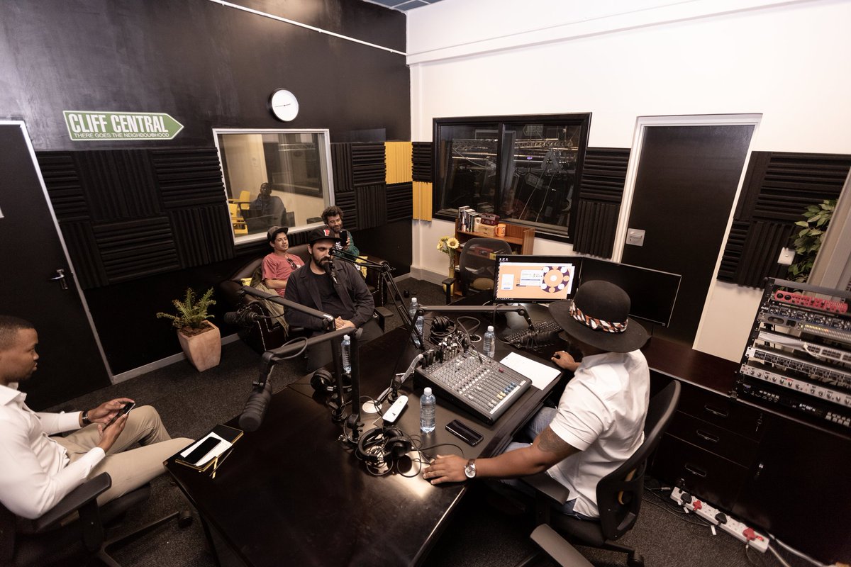 SiyaBeyile's tweet photo. Yes @ThreadedXchange is back at 2pm on @CliffCentralCom. Today our very special guest is VHILS , who is one of the most influential street artists today . He has worked with Banksy and Shepard Ferry, He just flew in from Chigao to launch a very special project in SA! Listen in https://t.co/1bCpBslJv2