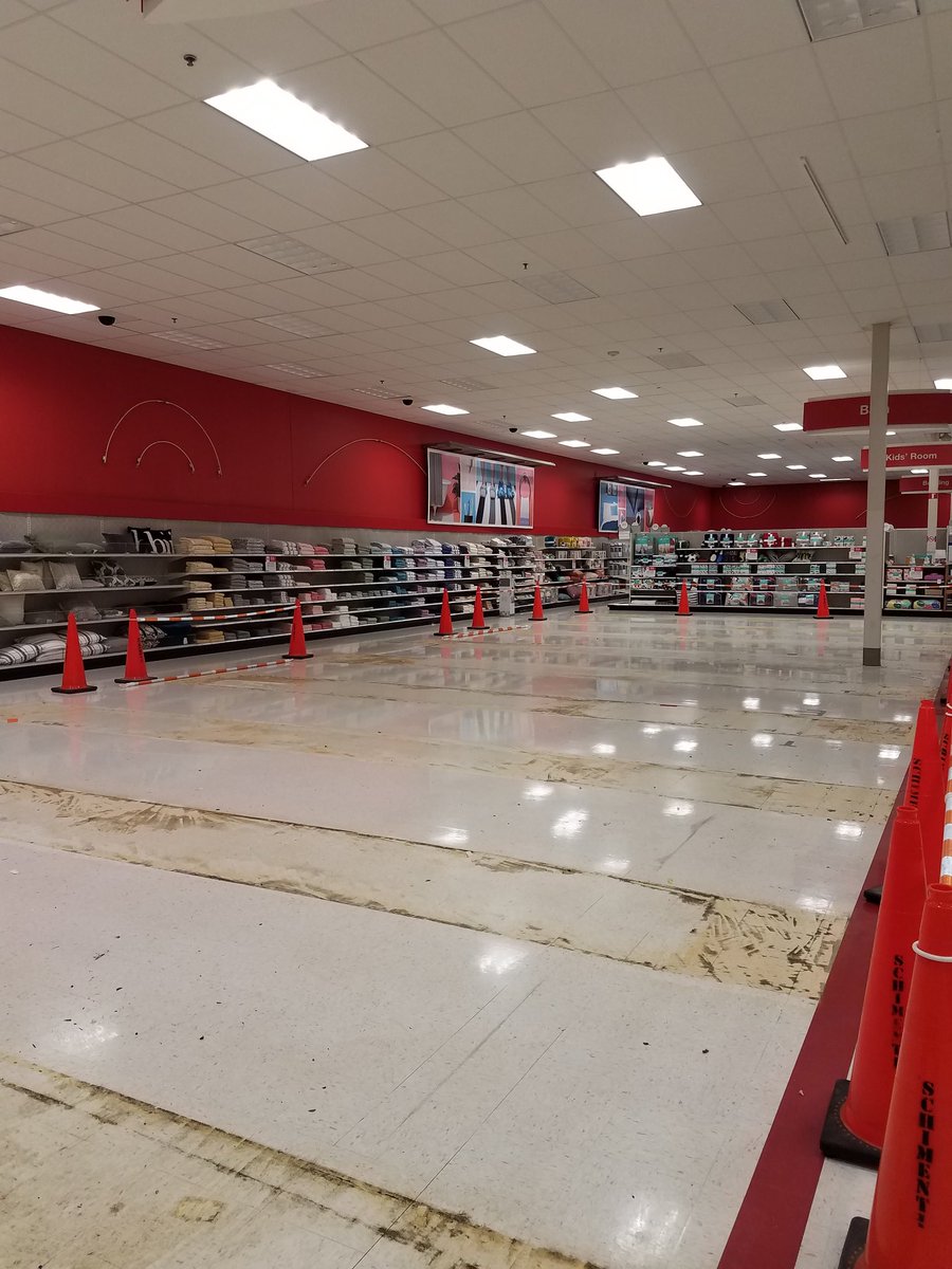 #T1948remodel And so it begins
Week 1 mobilizing - the prep for E&amp;E move <a href="/samlanders22/">Sam Landers</a> <a href="/y_moritz/">Christine</a>
 #notacircustent #wiffleballtourneyperhaps