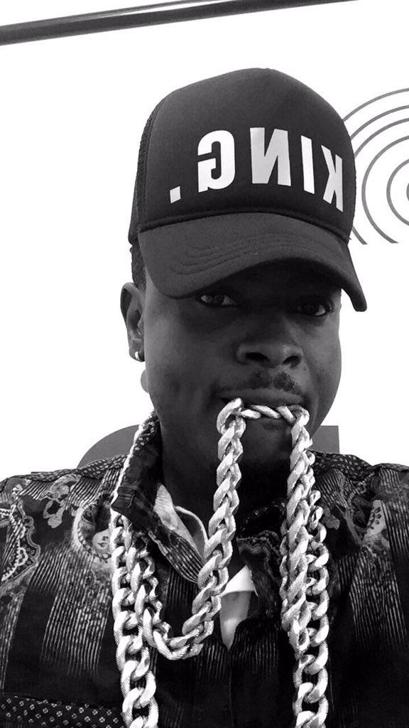 flawa_gaskia's tweet photo. “I don’t burn bridges,instead I renovate ‘em 🤐 “
Super ⭐️
New Song Cover Pic Drops Next Week
#Gaskia Movement
#Ambassador
#Cheers_Condom
#Flawa Gaskia https://t.co/AO2Hw2vlmo