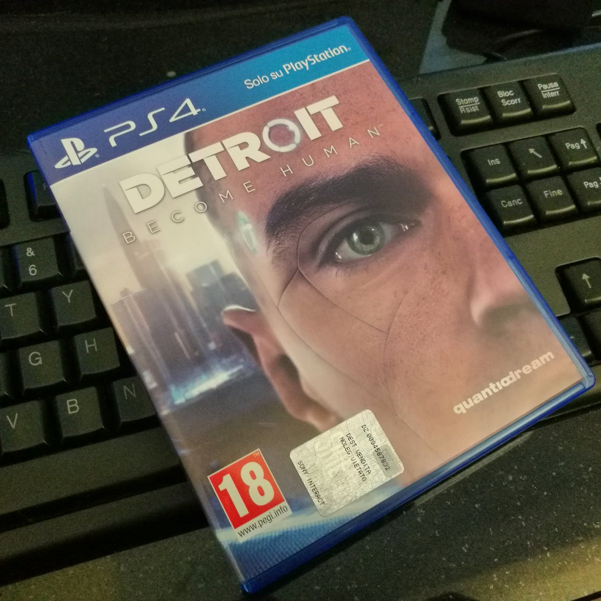PurpleTita's tweet photo. CIAO 😍😍😍 Ma quanto ti ho aspettato e desiderato? 💜 
#playstation4 #ps4 #detroitbecomehuman #detroit #quanticdream #finallymine #finalmentemio https://t.co/Zq91V7xT6T