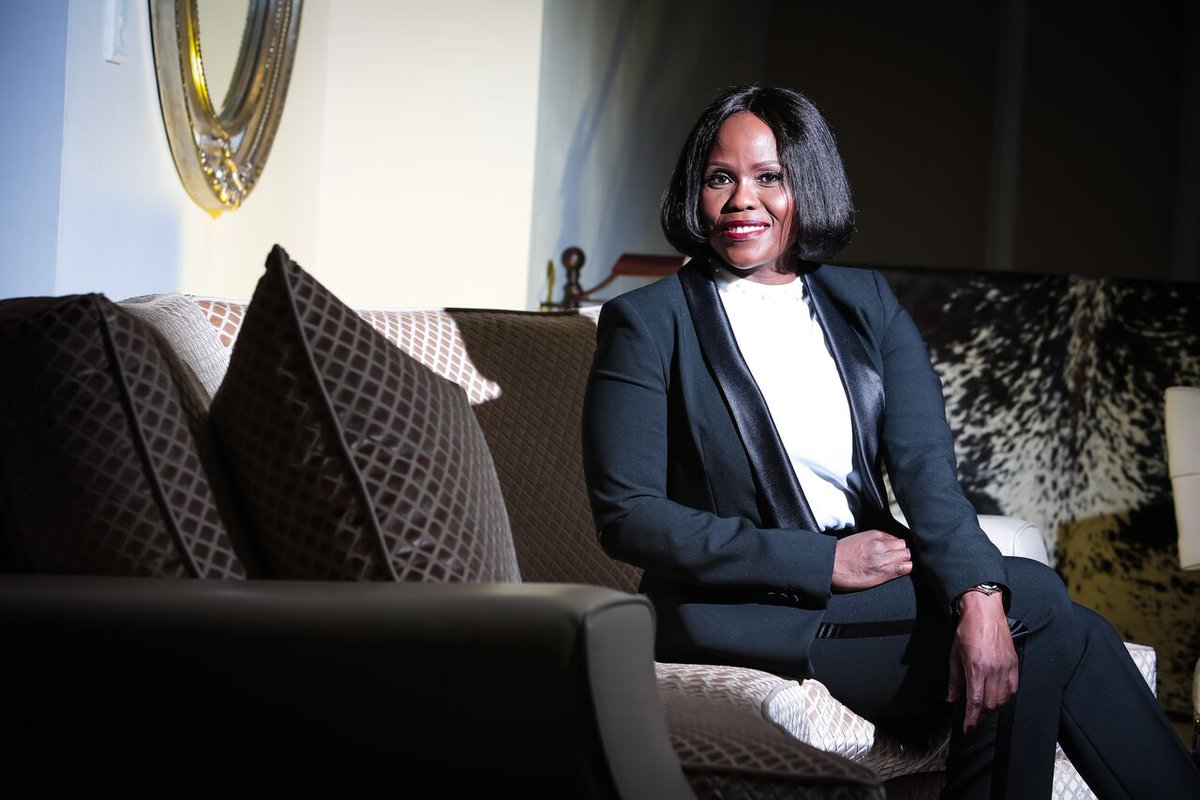 one2onegroupSA's tweet photo. One2One Corporate creates perfectly polished shots capturing your energy and personality while you are in your business environment. #one2onegroup #coporateportraiture #photography #ChooseDay #corporatephotographer #business #sandton #johannesburg #liveforthestory @CanonRSA https://t.co/9iHKptRYka