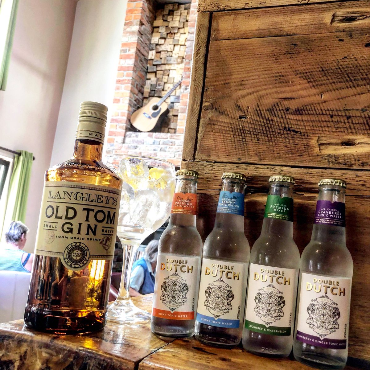 Great to catch up with <a href="/AcousticPoynton/">The Acoustic Lounge</a> and chat about all things <a href="/LangleysGin/">Langley's</a> and <a href="/DoubleDutchMix/">Double Dutch Drinks</a> 💪 #poynton #cheshire #twinmagic #gin #sparkling