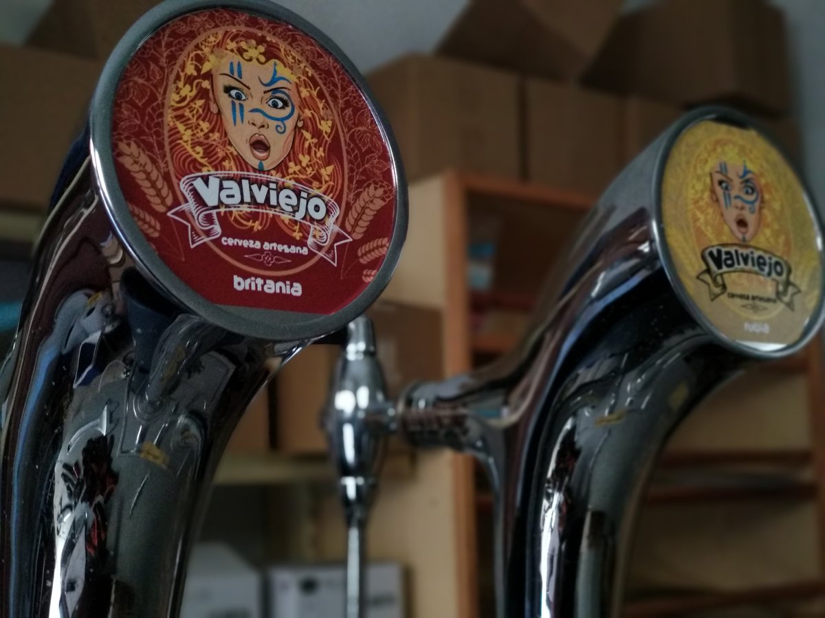 RaizCuadrada_'s tweet photo. Este jueves 26 de Julio pasaremos la mañana en #NavarredondaDeGredos en la Feria Mayor de Ganado de Santiago.
Nuestras #cervezasartesanas Valviejo Rubia y Britania estarán disponibles #paratomar y #parallevar.
Nos dejéis de pasar a probarlas 🍻 https://t.co/2ImYIaDrtU