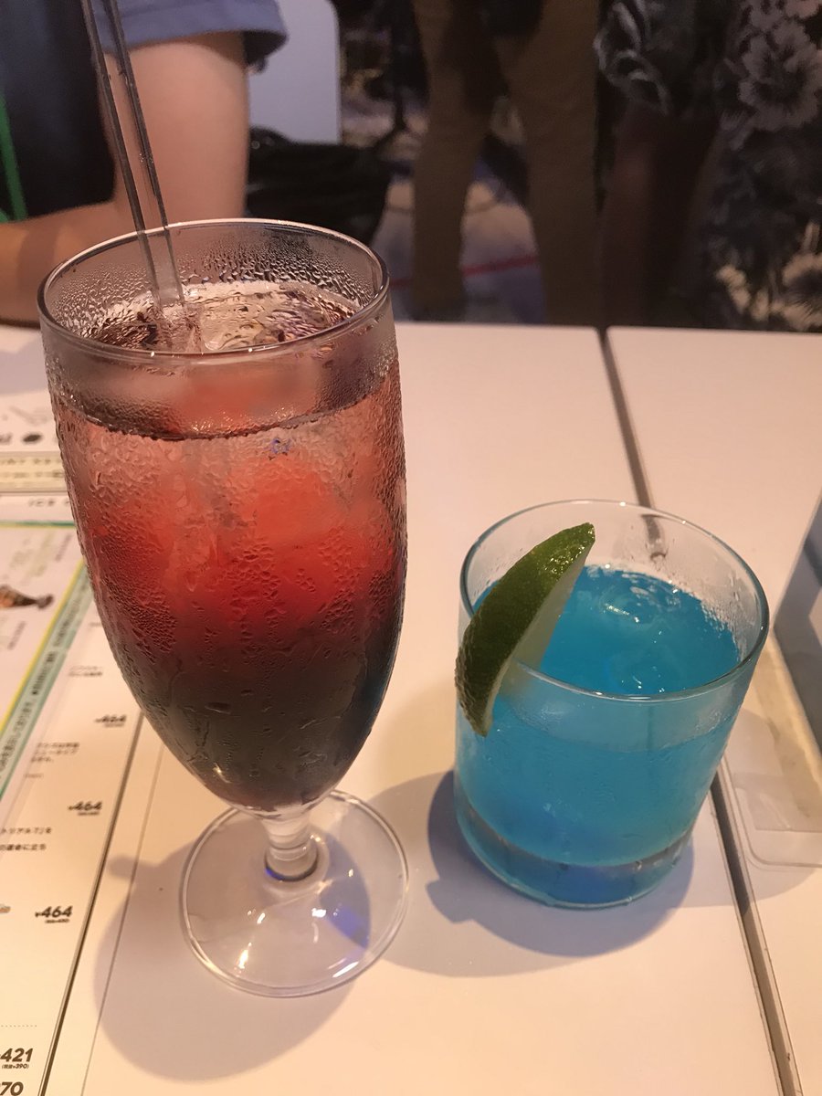 ガンダムカフェ特製ドリンク。赤い彗星と青い巨星。そしてベアッガイⅢ