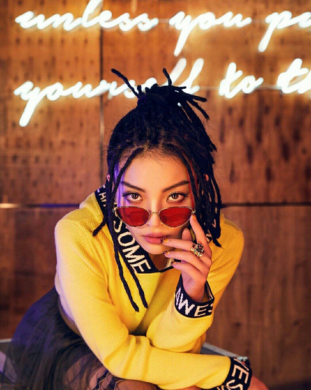 Kanjian Music 看见音乐 Twitterissa Fearless Gorgegous Talanted Vava Is The Chinese Hip Hop Queen Who Reached The Finals In The First Season Of Rap Of China She Is Now Proudly Distributed