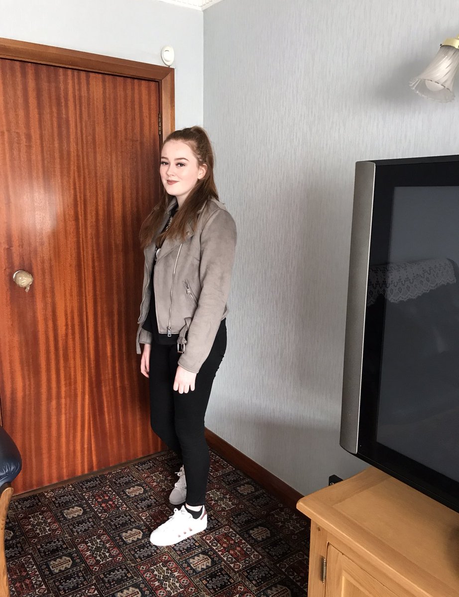 louiseruby17's tweet photo. Throwback to skinny me 🤦‍♀️😑 https://t.co/akCiEcr2fI