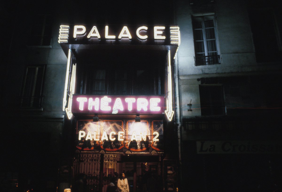 LanaMagazine's tweet photo. غوتشي سوف تعرض مجموعة ربيع صيف 2019 في مسرح THÉÂTRE LE PALACE في باريس
@gucci 
https://t.co/XFPXDLHt0u https://t.co/xOuYFaD3Xc