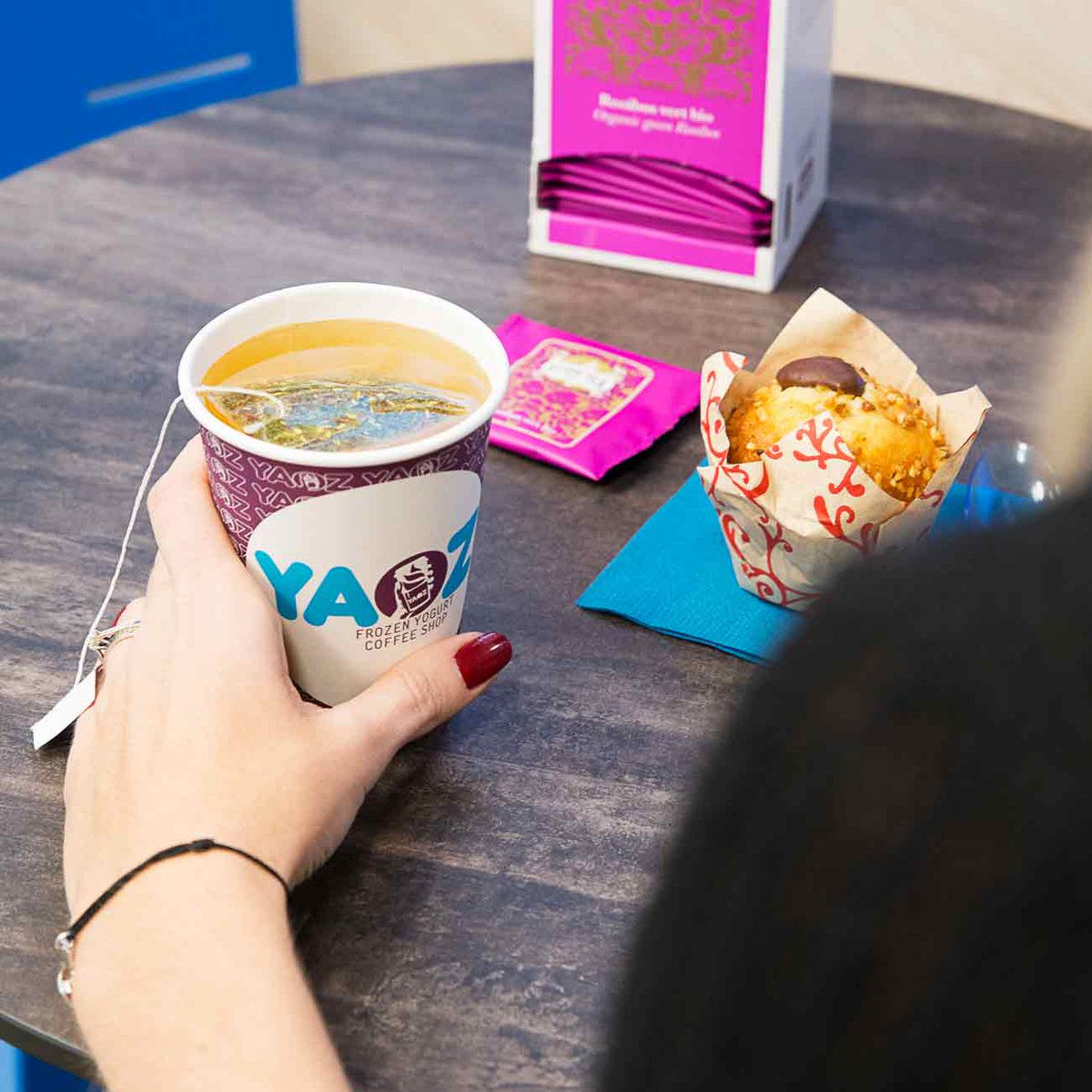 Yaoz_Officiel's tweet photo. 🍧chez @Yaoz_Officiel il y a des #bubblegaufre, des #yaourtglace, ...
mais aussi des boissons chaudes avec du #café et du #thé ...
#leplaisiraporteedemains
> à #Nice, 24 rue Pairolière
> à #Lyon , 41 rue Saint-Jean
> à #Grenoble , Grand'place
#yaoz #glace #frozenyogurt https://t.co/Qw61IxLTZU