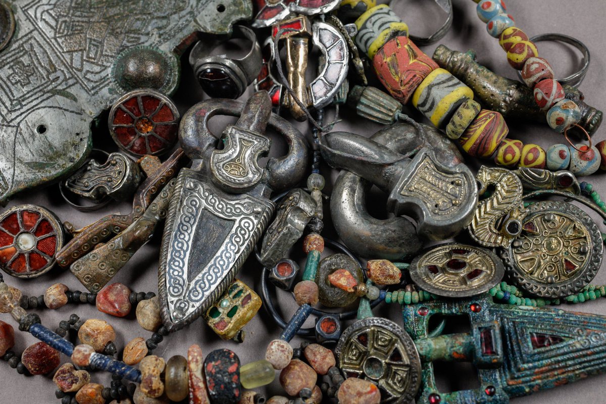 MuseeNormandie's tweet photo. Pensez-y ! L'#ExpoBarbares est ouverte tous les jours pendant l'été : https://t.co/VkglaR8eCv #Merovingiens #Archéologie #Caen #Normandie #exposition https://t.co/Gk37wngii8