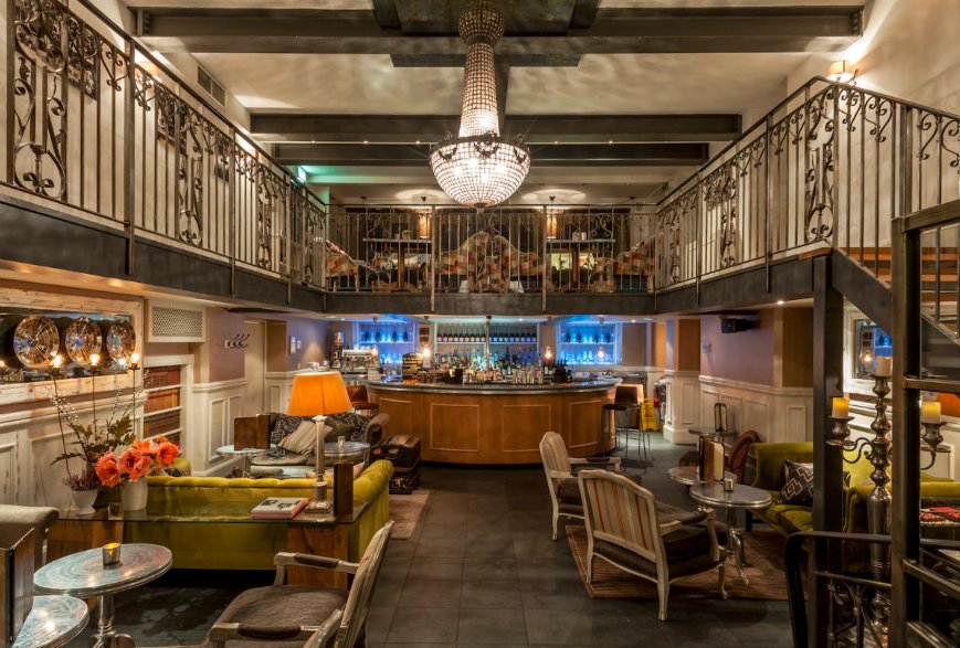 GreatJohnStreet's tweet photo. Sip and socialise at Great John street - bottles of Prosecco @ £25 Mon - Fri. See you at the (Oyster) bar... #TheEclecticWay #Manchester https://t.co/mwTd3qXMS8