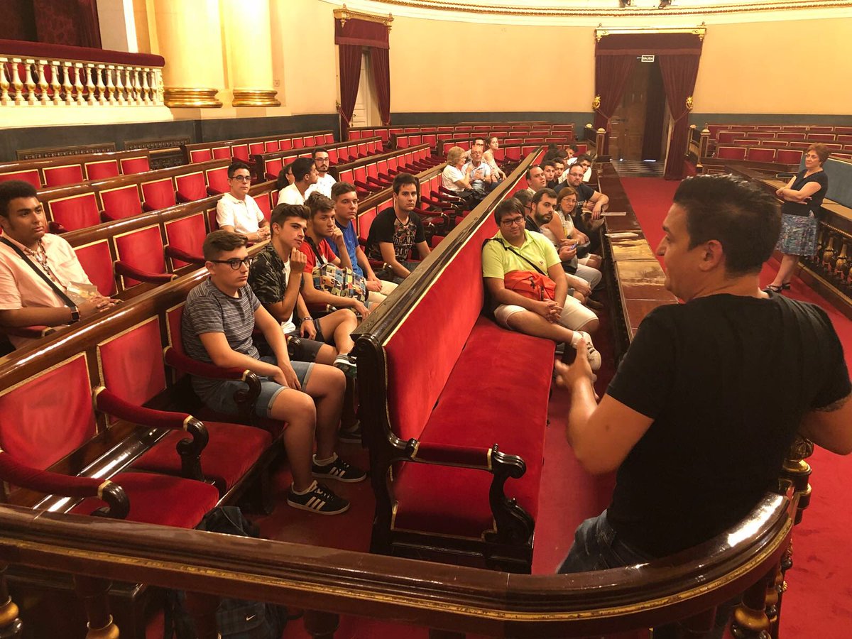 carlesmulet's tweet photo. @JovesIniciativa visiten avui el @Senadoesp https://t.co/5Pa5KaANdA