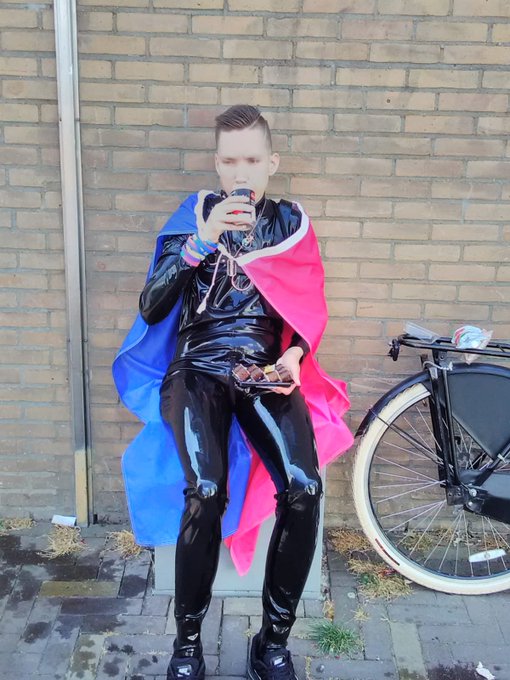 3 pic. #rozemaandag was super leuk met iedereen! nu bij komen en klaar maken voor #gaypride2018 ?? https://t