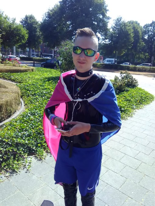 4 pic. #rozemaandag was super leuk met iedereen! nu bij komen en klaar maken voor #gaypride2018 ?? https://t