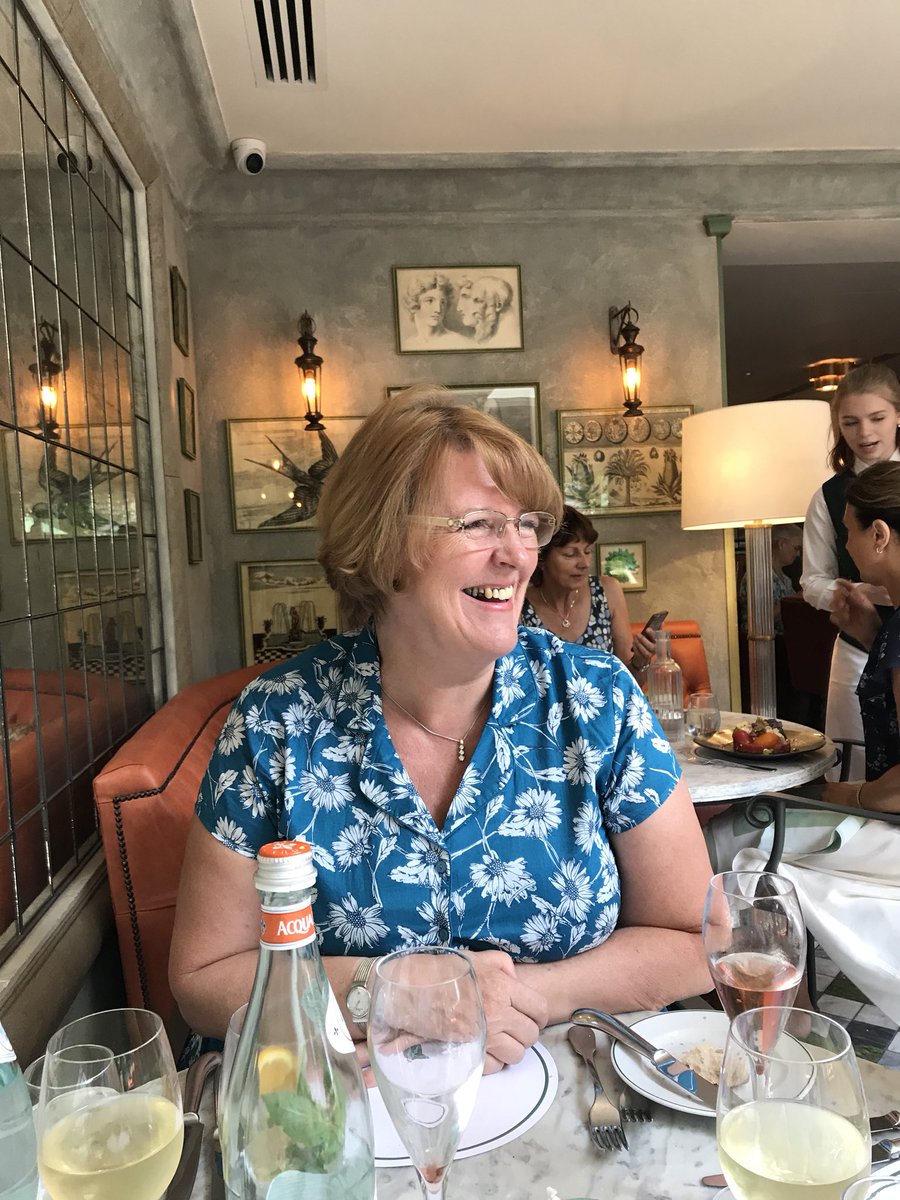 ProfLoveday's tweet photo. Heathers birthday bash at the Ivy, Marlow https://t.co/t1pv1qOrpM