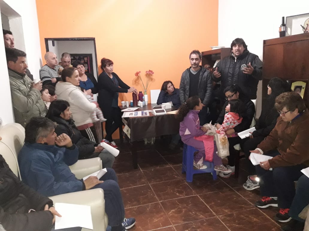 ca_carballido's tweet photo. #AlertaBuenosAires 🚨📲
Seguimos en todos los barrios de #Merlo llevando la herramienta de prevención gratuita contra la inseguridad. Gracias al trabajo con los vecinos del compañero @Charro_Legui, estuvimos en Loma Grande.
@frenterenovador
#AlertaMerlo https://t.co/uBUMfJhhjL