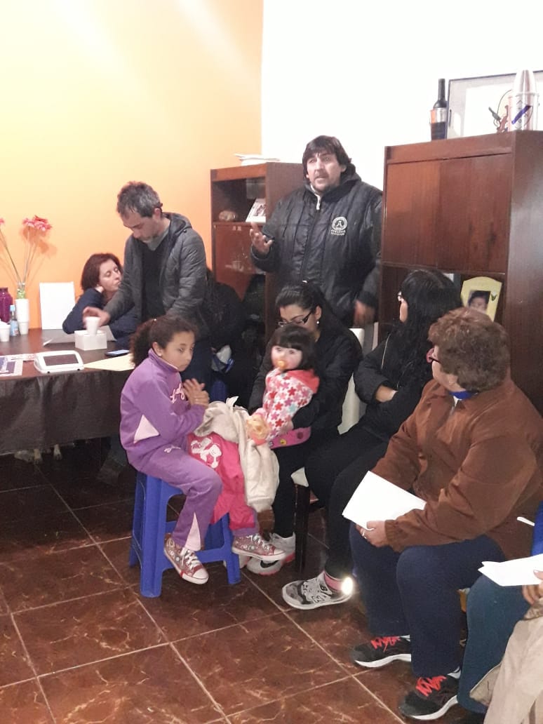 ca_carballido's tweet photo. #AlertaBuenosAires 🚨📲
Seguimos en todos los barrios de #Merlo llevando la herramienta de prevención gratuita contra la inseguridad. Gracias al trabajo con los vecinos del compañero @Charro_Legui, estuvimos en Loma Grande.
@frenterenovador
#AlertaMerlo https://t.co/uBUMfJhhjL