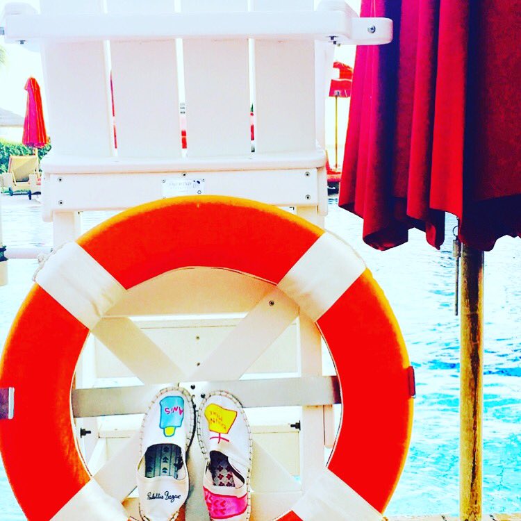PoulettesBazar's tweet photo. Côté plage Poulettes #mer #beach #sandfurniture #mules #espadrilles #styleblogger #design#poulettesbazar #shoestyle #farniente #bonnemere #anis #collectionsummer #MadeInFrance https://t.co/r0uuu6SkGh