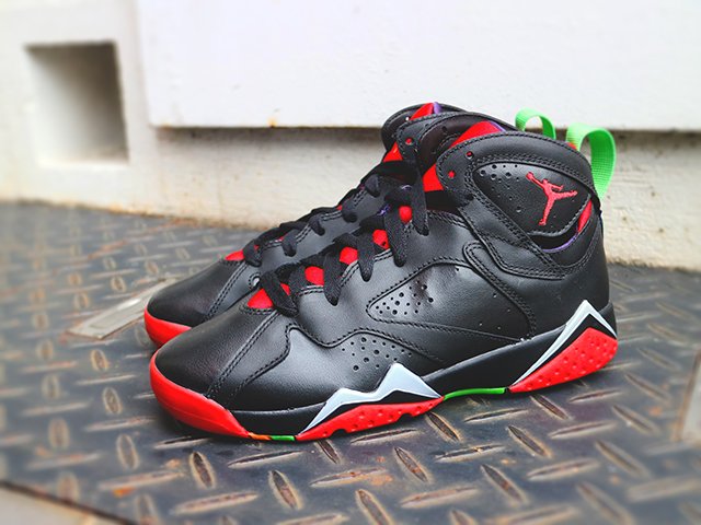 jordan retro 7 looney tunes