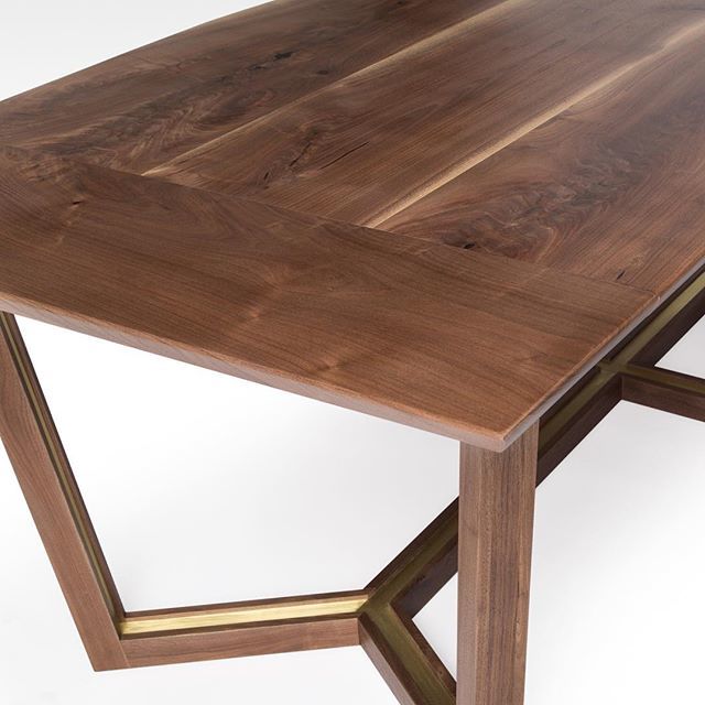 HuntandNoyer's tweet image. For design loving parents w/ kids who just want dessert + playtime - The Boulevard table, commissioned by close friends, of solid black walnut complete with inlaid brass "race track" for after dinner @hotwheelsofficial races. Everyone wins! 🏁🏎🍻 ift.tt/2Lkz4M4