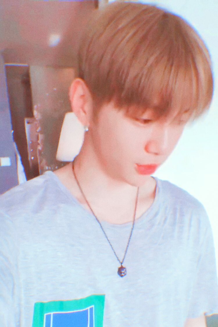 StarryDanik's tweet photo. #강다니엘 #kangdaniel https://t.co/oxEfjobxjC