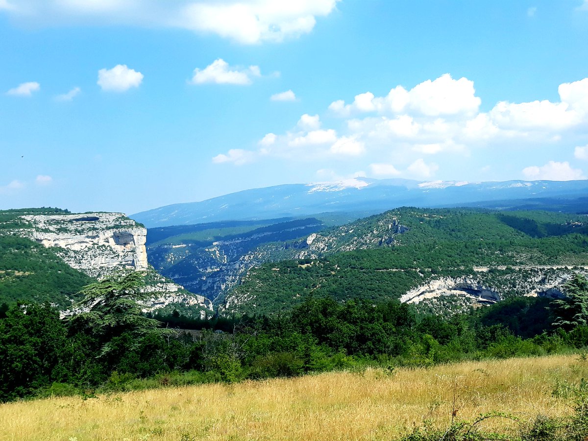 GRasschaert's tweet photo. #peaceful #morningride #GorgesDeLaNesque @GorgesDeLaNesque @Vaucluse #Ventoux https://t.co/V15p01Iurj