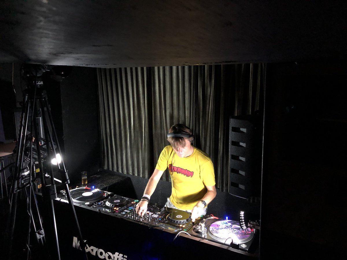 i_hate_muscles's tweet image. フロアも人がけっこう入ってきてて今夜は楽しそうな予感しかしない😆😆😆
#DOMMUNE #mijkvandijk #mvdjpn