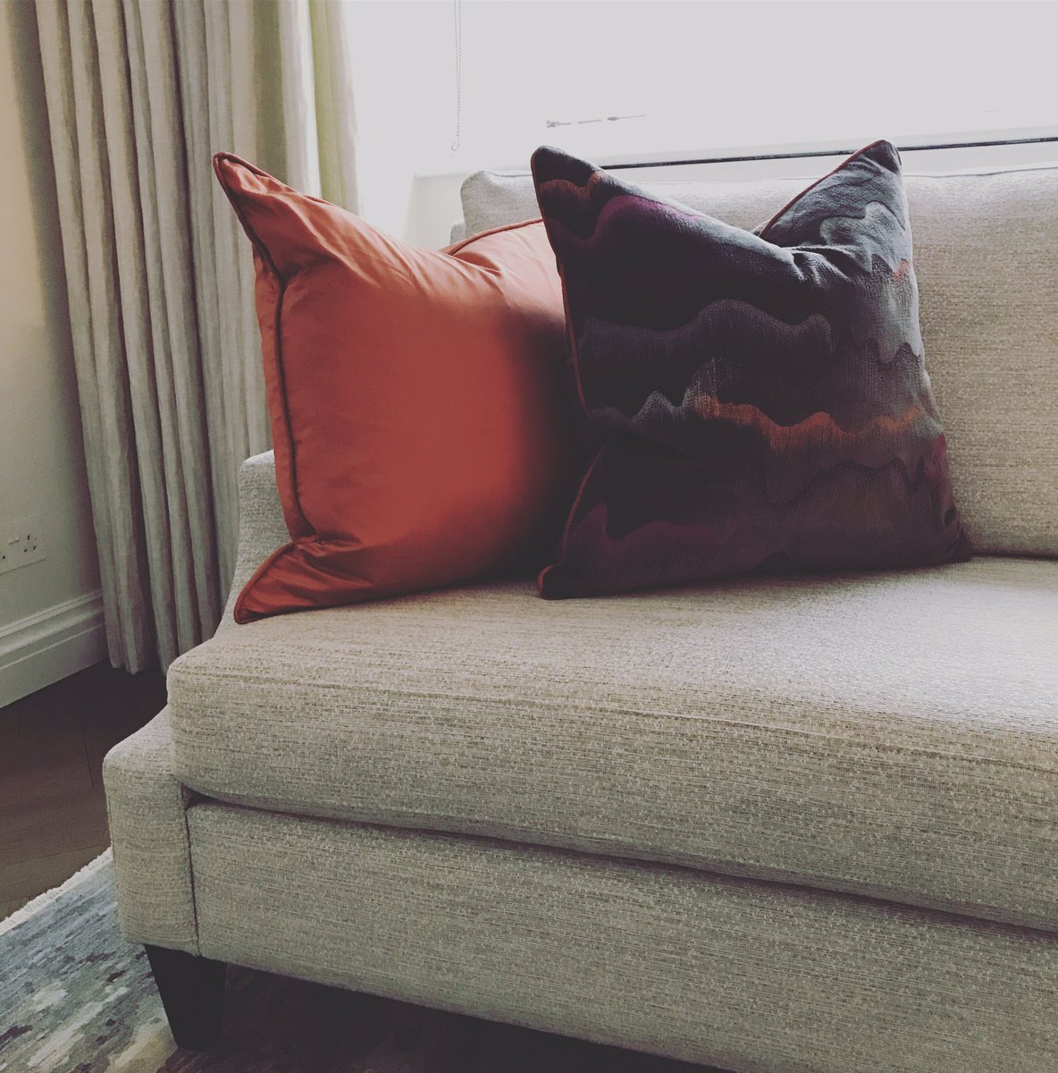 Lounge cushion set details #interiodesign #bespokedesign #bespokecushions #furnituredesign #luxuryhomes #luxuryliving #cushions #lounge #sofa #allurehouseinteriors instagram.com/p/BlnSELTncP5/